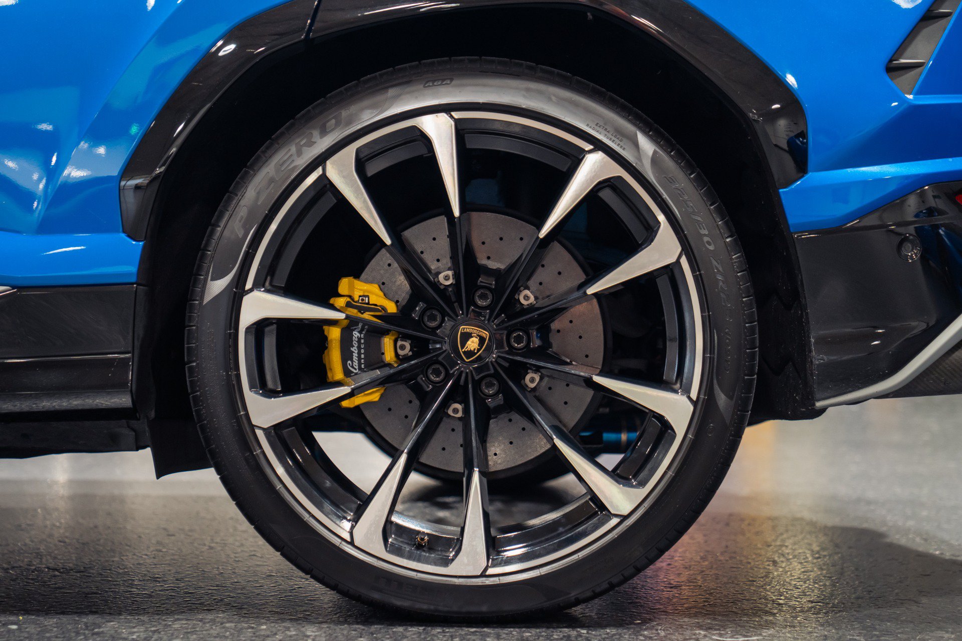 Used 2019 Lamborghini Urus AWD/4WD image 18