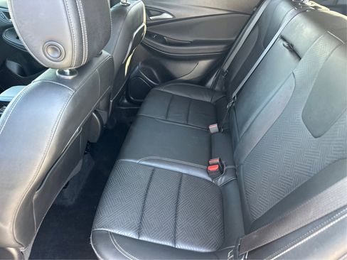 Used 2022 Buick Encore GX Essence image 12