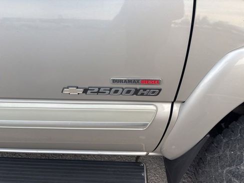 Used 2005 Chevrolet Silverado 2500 LT w/ Heavy-Duty Power Package AWD/4WD image 11