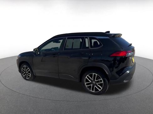 Used 2026 Toyota Corolla Cross XLE FWD image 9