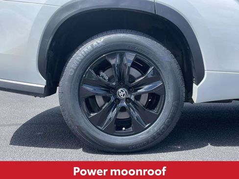 Used 2024 Toyota Highlander LE FWD image 10