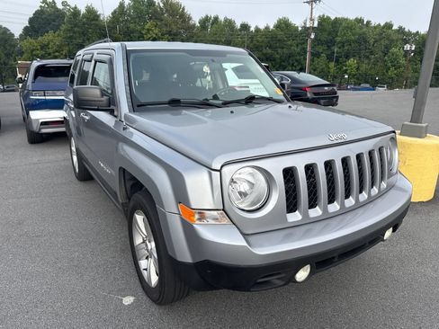 Used 2015 Jeep Patriot Sport w/ Power Value Group AWD/4WD image 5