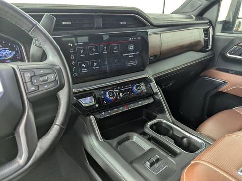 Used 2025 GMC Sierra 3500 Denali Ultimate AWD/4WD image 13