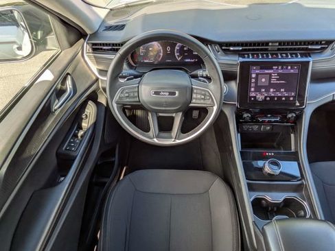 Used 2024 Jeep Grand Cherokee Laredo RWD image 18