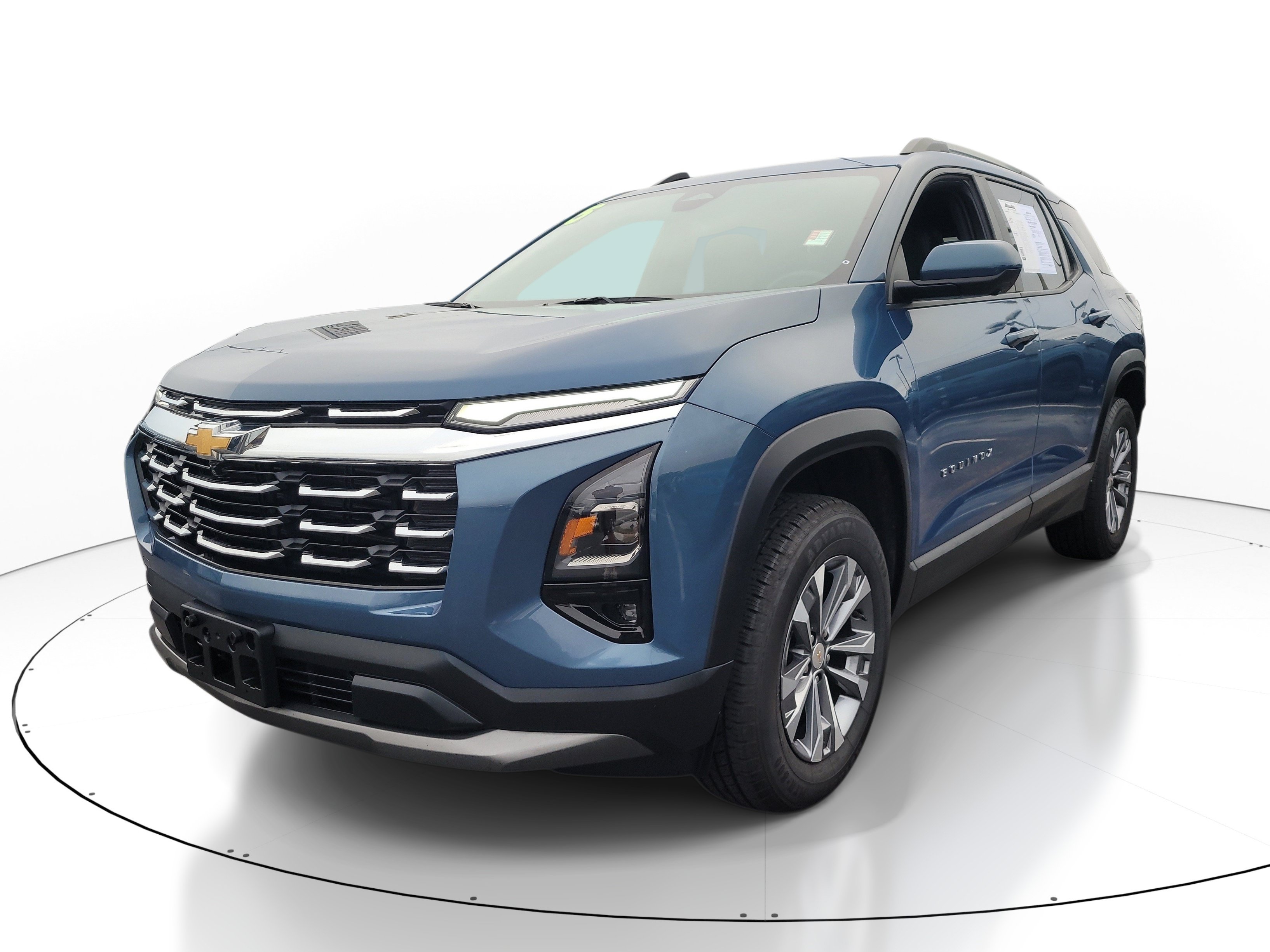 Used 2025 Chevrolet Equinox LT w/ Convenience Package II FWD image 3