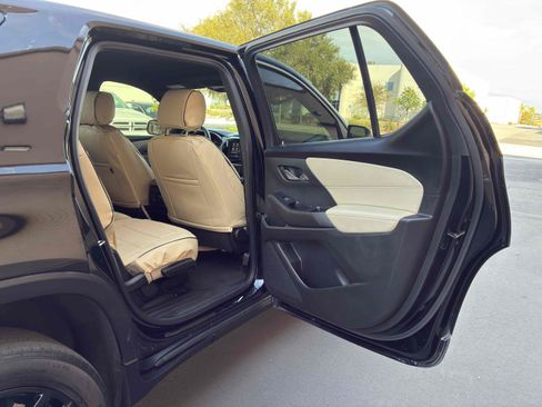 Used 2022 Chevrolet Traverse LS FWD image 48