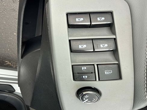 Used 2020 Toyota Avalon Limited image 17