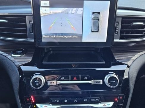 Used 2023 Ford Explorer Limited image 10