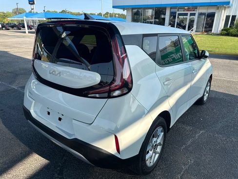 Used 2024 Kia Soul LX w/ Option Group 015 FWD image 6