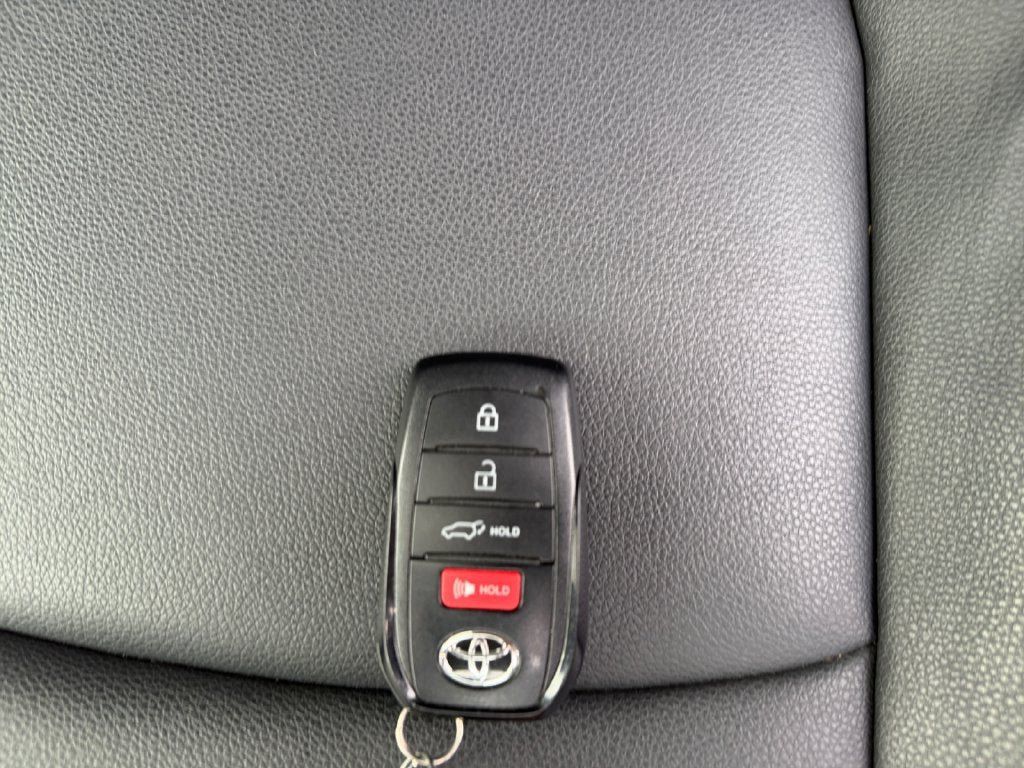 Used 2023 Toyota Corolla Cross XLE w/ Convenience Package AWD/4WD image 31