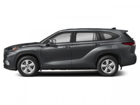 Used 2024 Toyota Highlander XLE FWD image 3