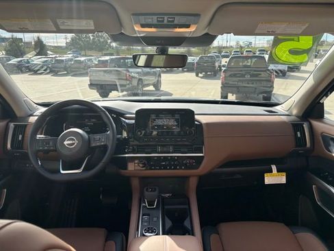 New 2025 Nissan Pathfinder Platinum w/ Black Appearance Package image 13