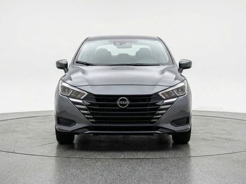Used 2025 Nissan Versa SV image 2