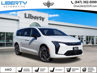 New 2027 Chrysler Pacifica Limited w/ Family Tech Group