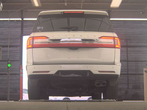 Used 2019 Lincoln Navigator L Reserve AWD/4WD image 11