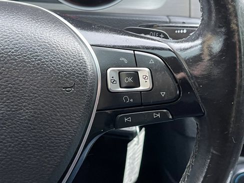 Used 2016 Volkswagen Golf S image 32