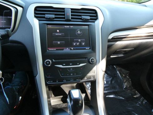 Used 2014 Ford Fusion SE w/ Equipment Group 202A image 15