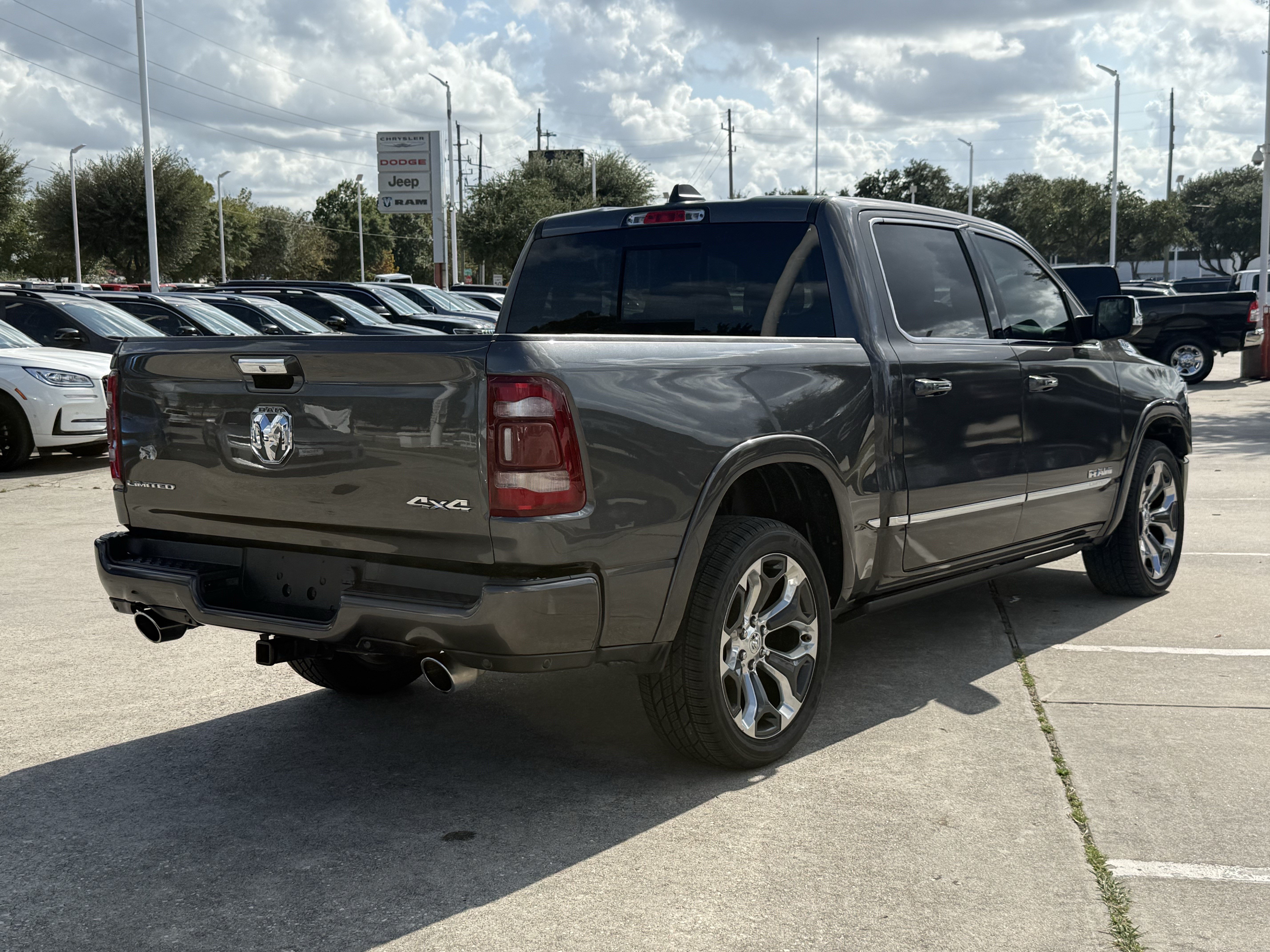 Used 2019 RAM 1500 Limited w/ Advanced Safety Group AWD/4WD image 5