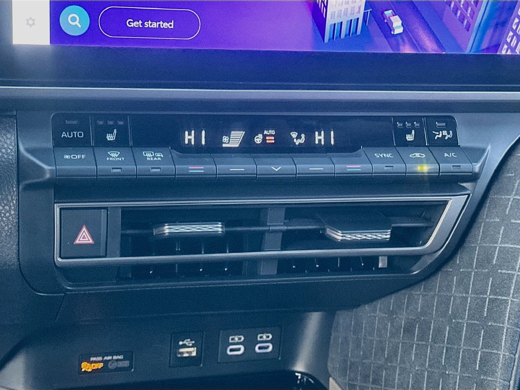 Used 2025 Toyota Camry XLE FWD image 16