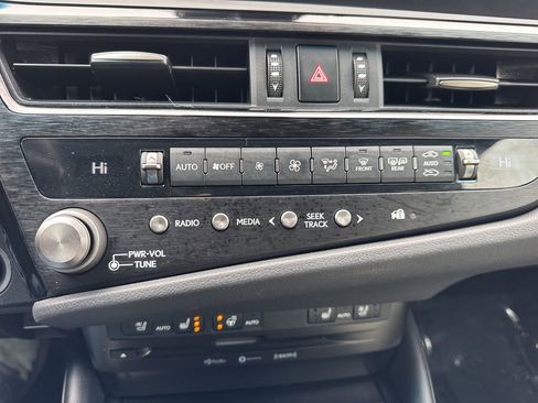 Used 2022 Lexus ES 300h F Sport image 19