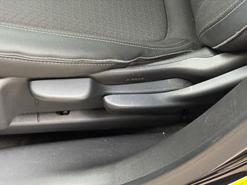 Used 2025 Buick Encore GX Preferred AWD/4WD image 22