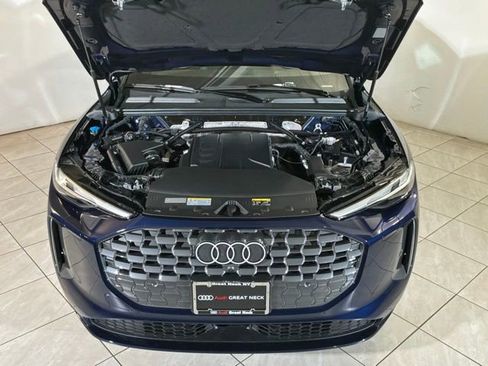 Used 2025 Audi Q5 Premium w/ Convenience Package image 16