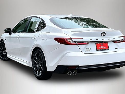 Used 2025 Toyota Camry SE FWD image 4