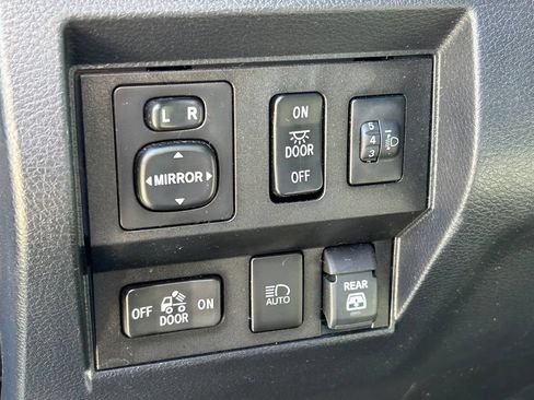 Used 2019 Toyota Tundra SR5 w/ SR5 Upgrade Package AWD/4WD image 28