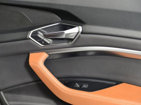 Used 2019 Audi e-tron Premium Plus image 21