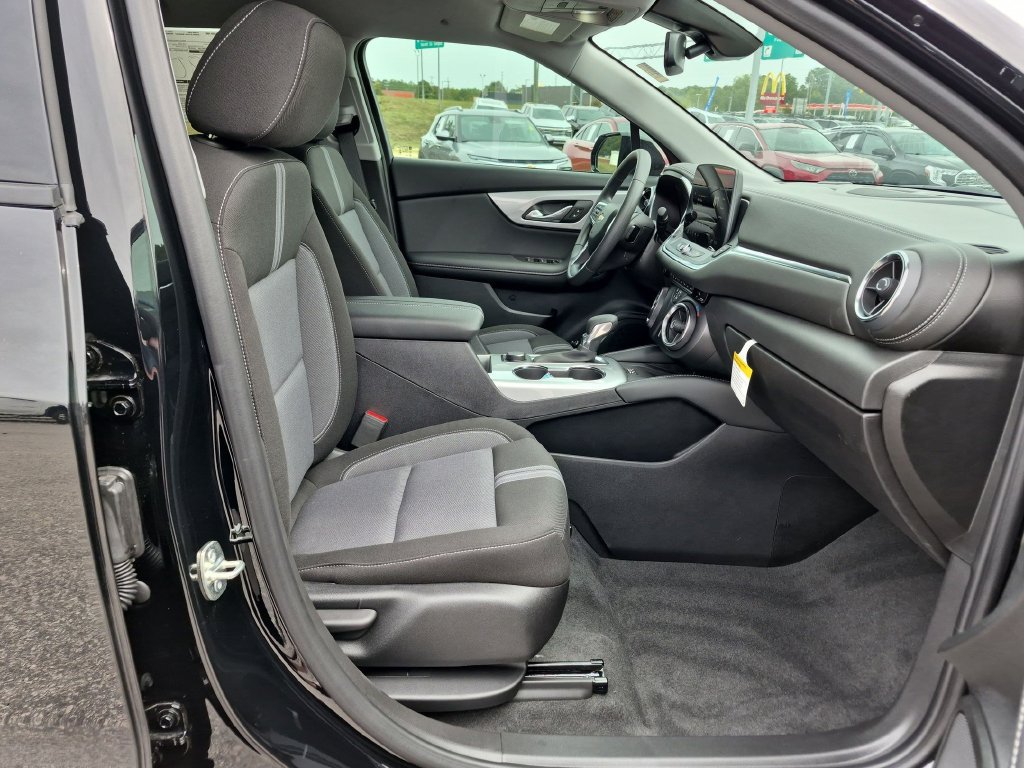 New 2026 Chevrolet Blazer LT w/ Convenience Package FWD image 34