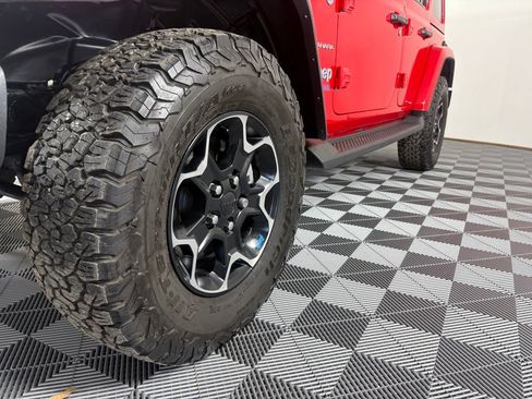 Used 2022 Jeep Wrangler Unlimited Sahara w/ Cold Weather Group AWD/4WD image 15