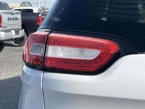 Used 2016 Jeep Cherokee Latitude image 10