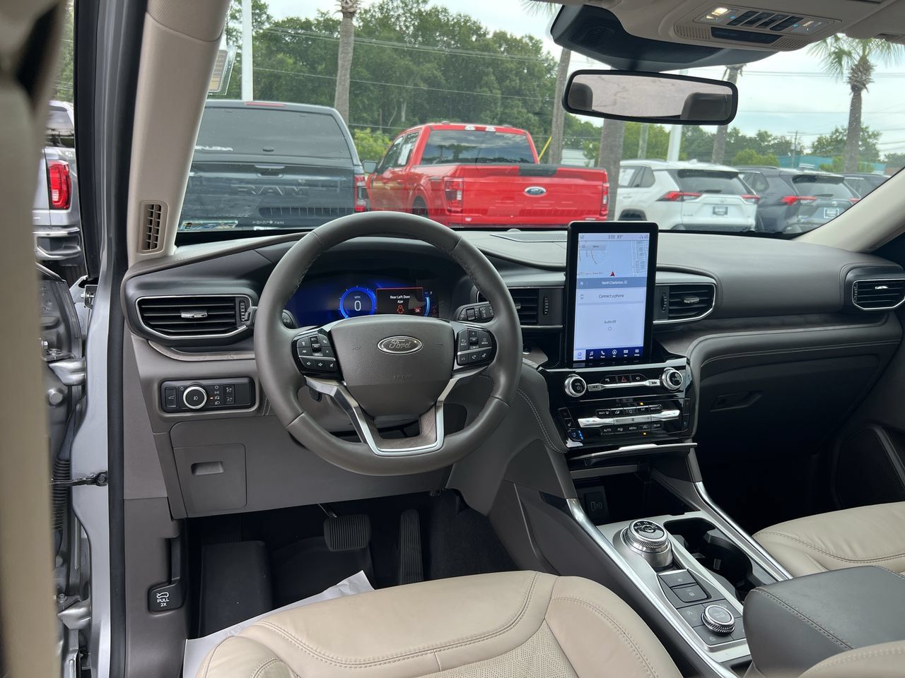Used 2023 Ford Explorer Platinum w/ Technology Package AWD/4WD image 30