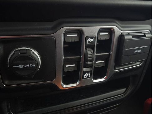 Used 2023 Jeep Gladiator Sport AWD/4WD image 14