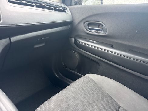 Used 2022 Honda HR-V LX image 17