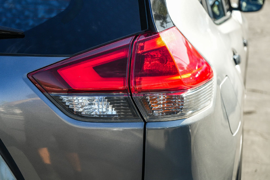 Used 2018 Nissan Rogue S FWD image 7