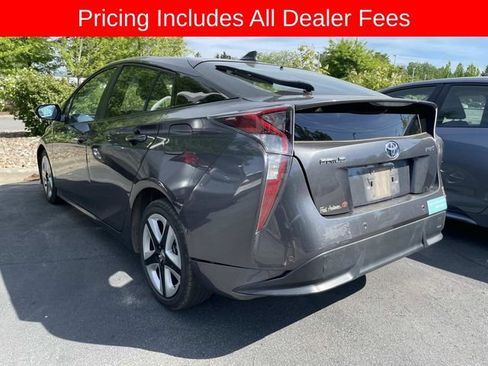 Used 2018 Toyota Prius Four Touring FWD image 2