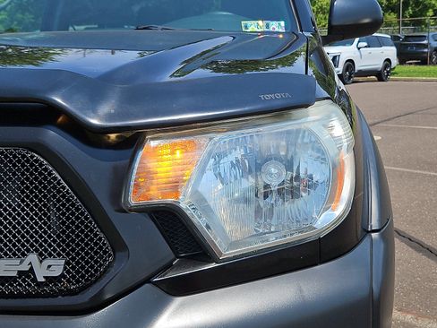 Used 2014 Toyota Tacoma PreRunner w/ Convenience Package RWD image 9