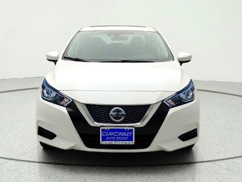 Used 2022 Nissan Versa SV FWD image 2