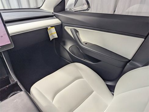 Used 2020 Tesla Model 3 Standard Range image 8