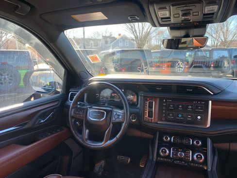 Used 2023 GMC Yukon Denali Ultimate image 34