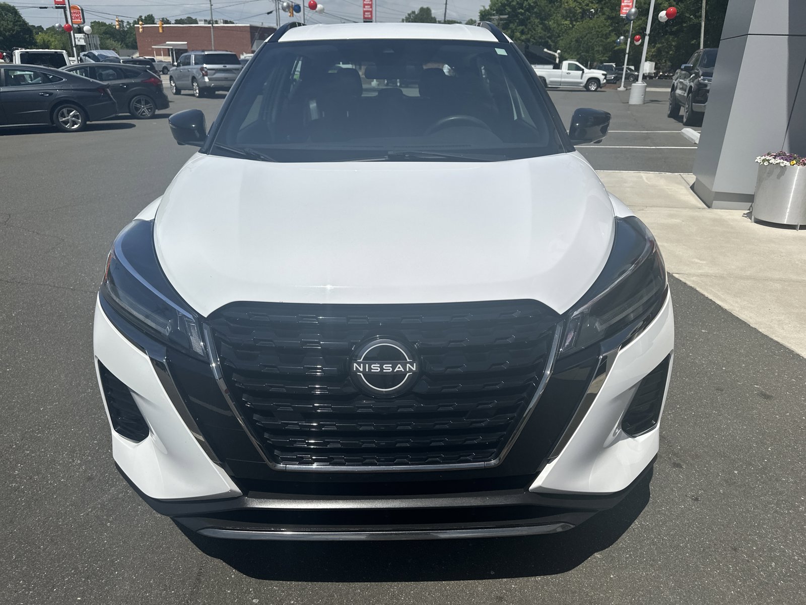 Used 2024 Nissan Kicks SR FWD image 3