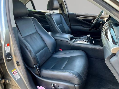 Used 2017 Lexus LS 460 AWD w/ Comfort Package image 27