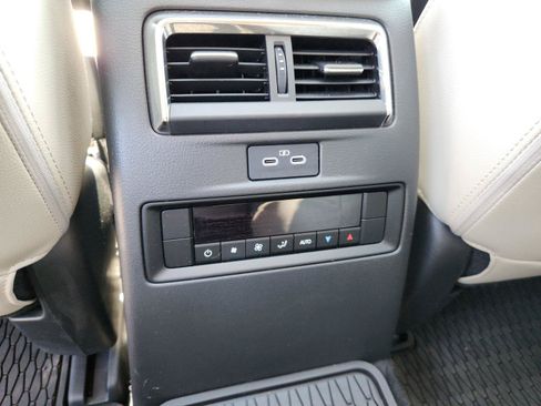 Used 2024 MAZDA CX-90 3.3 Turbo w/ Preferred Package AWD/4WD image 13