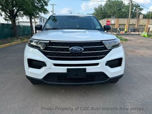 Used 2022 Ford Explorer XLT AWD/4WD image 3