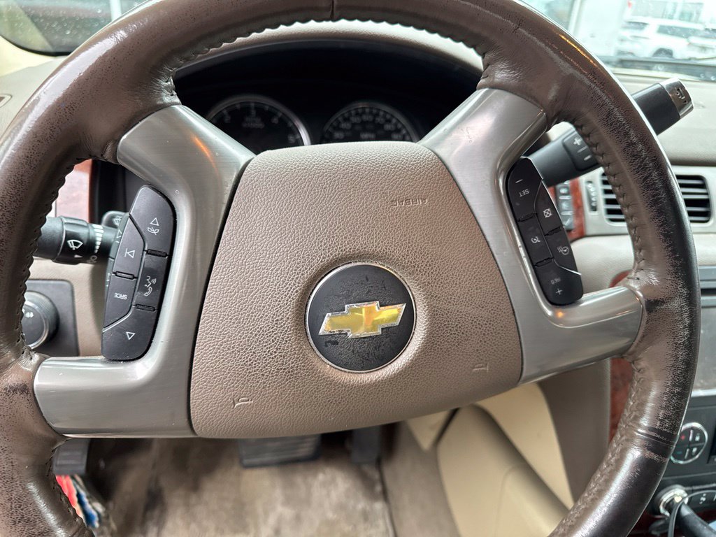 Used 2013 Chevrolet Avalanche LTZ AWD/4WD image 15