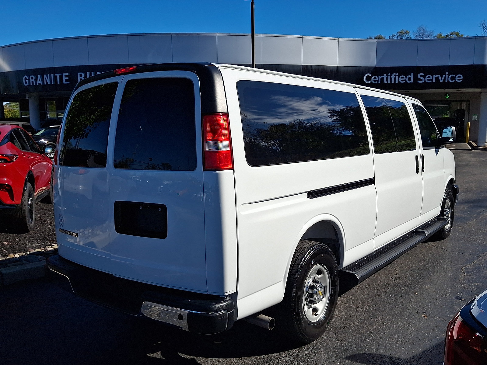 Used 2025 Chevrolet Express 3500 LT w/ LT Preferred Equipment Group RWD image 5