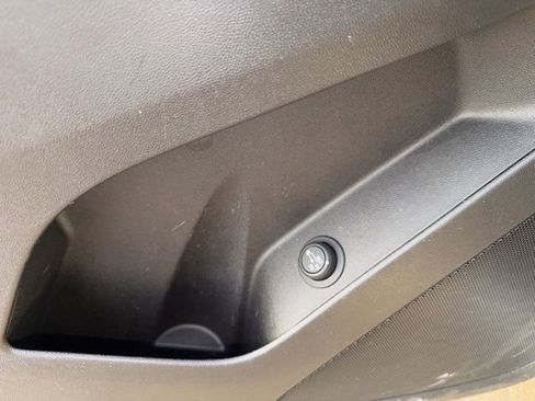 Used 2023 Chevrolet Equinox LT image 28