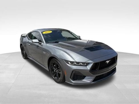 Used 2025 Ford Mustang GT RWD image 8