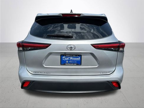 Used 2023 Toyota Highlander LE AWD/4WD image 8
